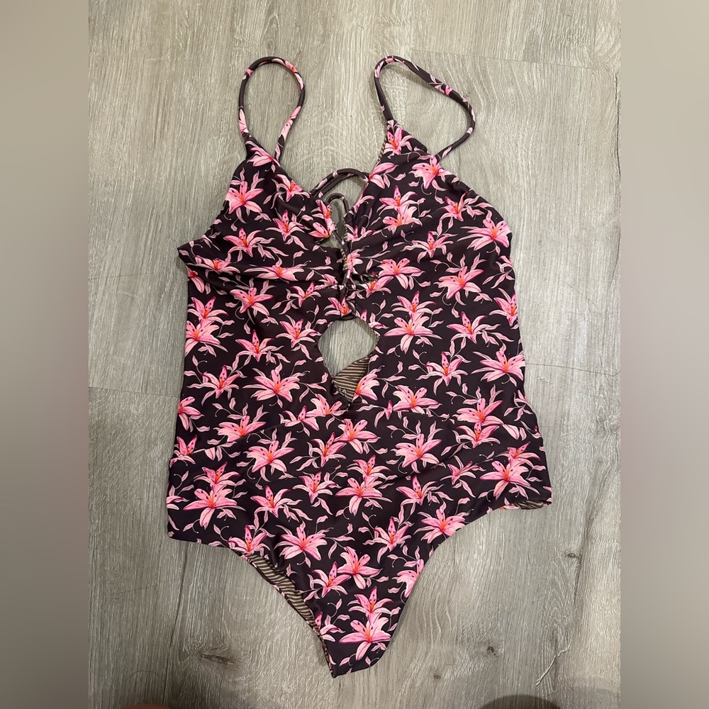 Acacia one piece